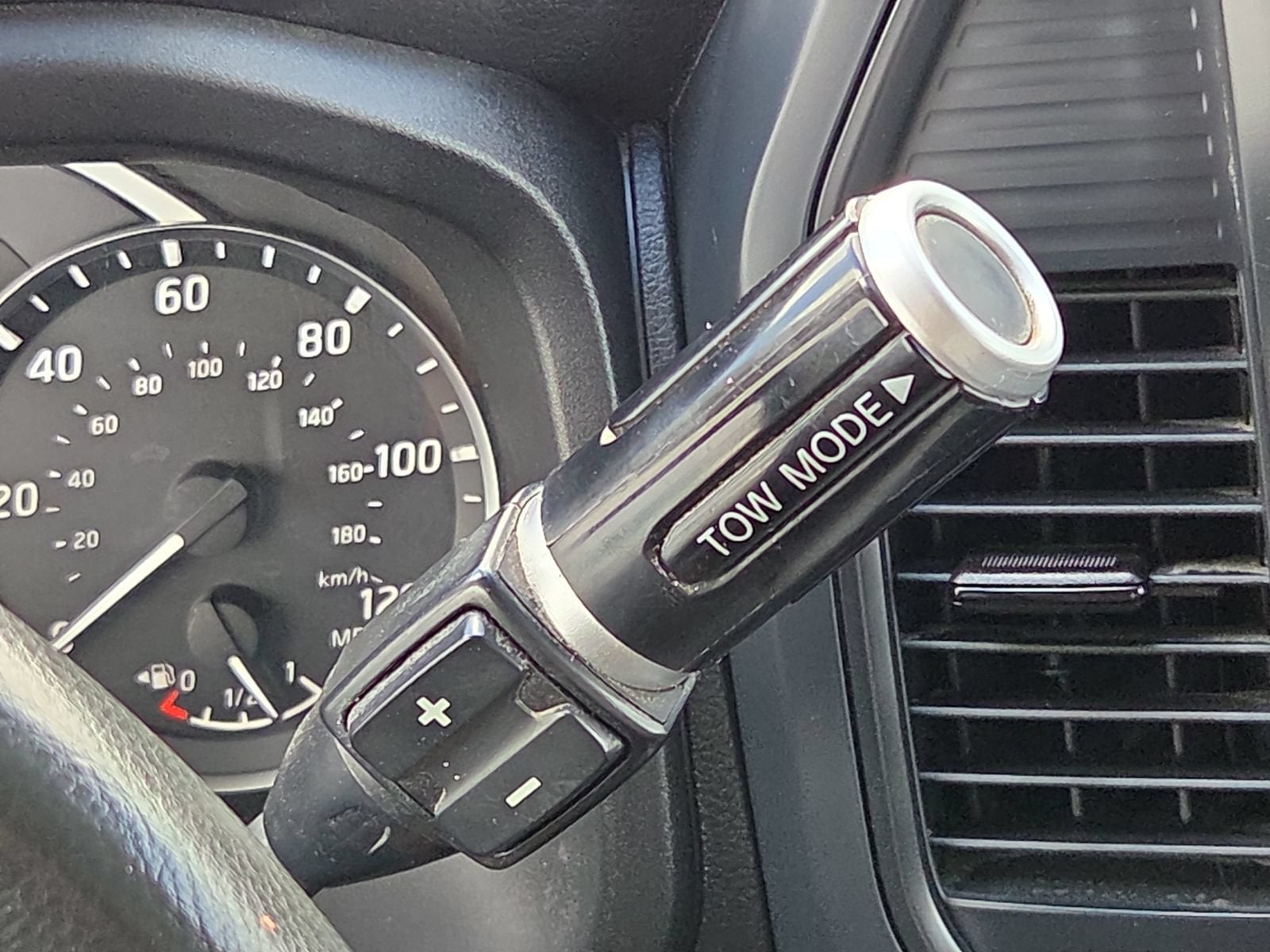 2024 Nissan TITAN Crew Cab SV 4x2