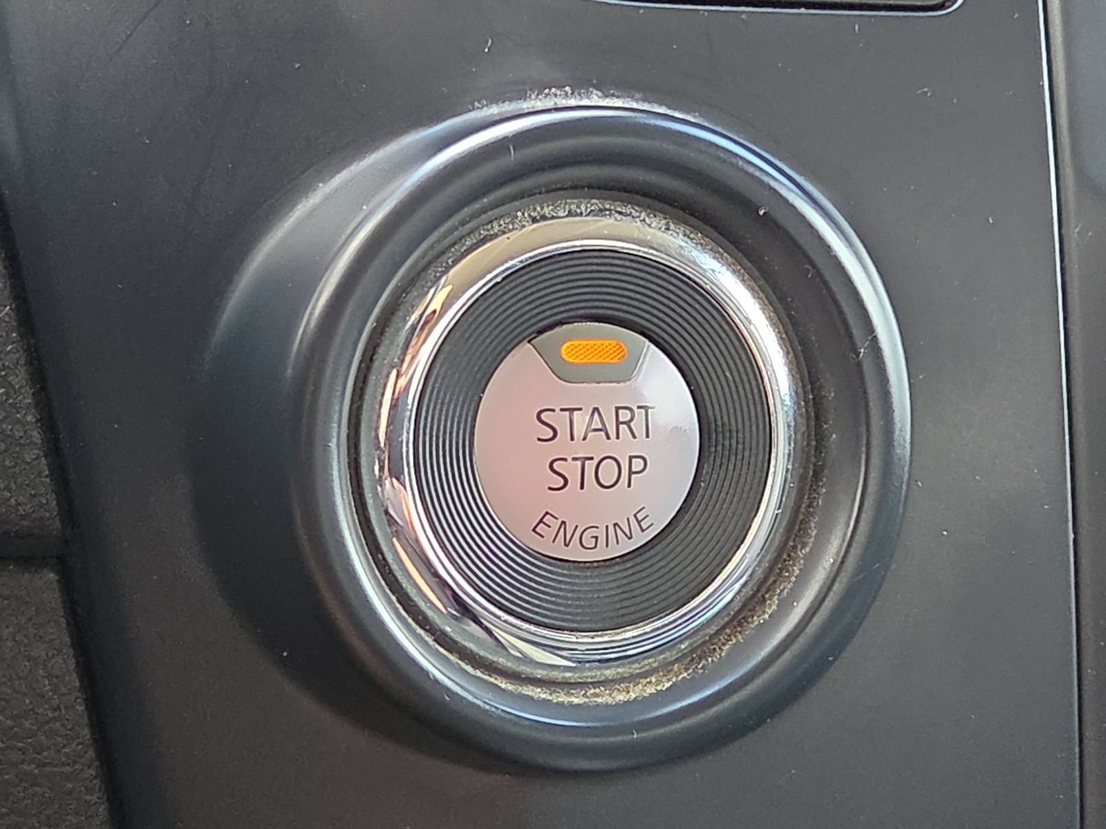 2024 Nissan TITAN Crew Cab SV 4x2
