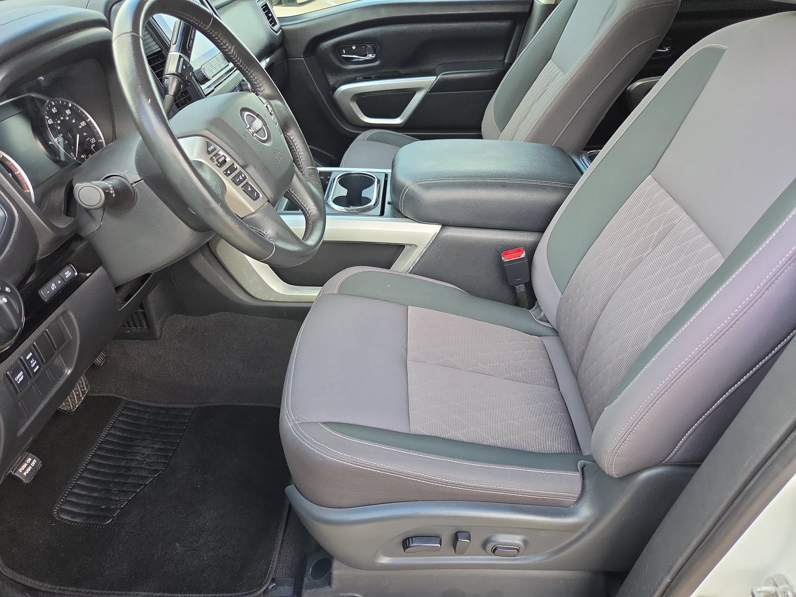 2024 Nissan TITAN Crew Cab SV 4x2