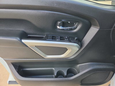 2024 Nissan TITAN Crew Cab SV 4x2