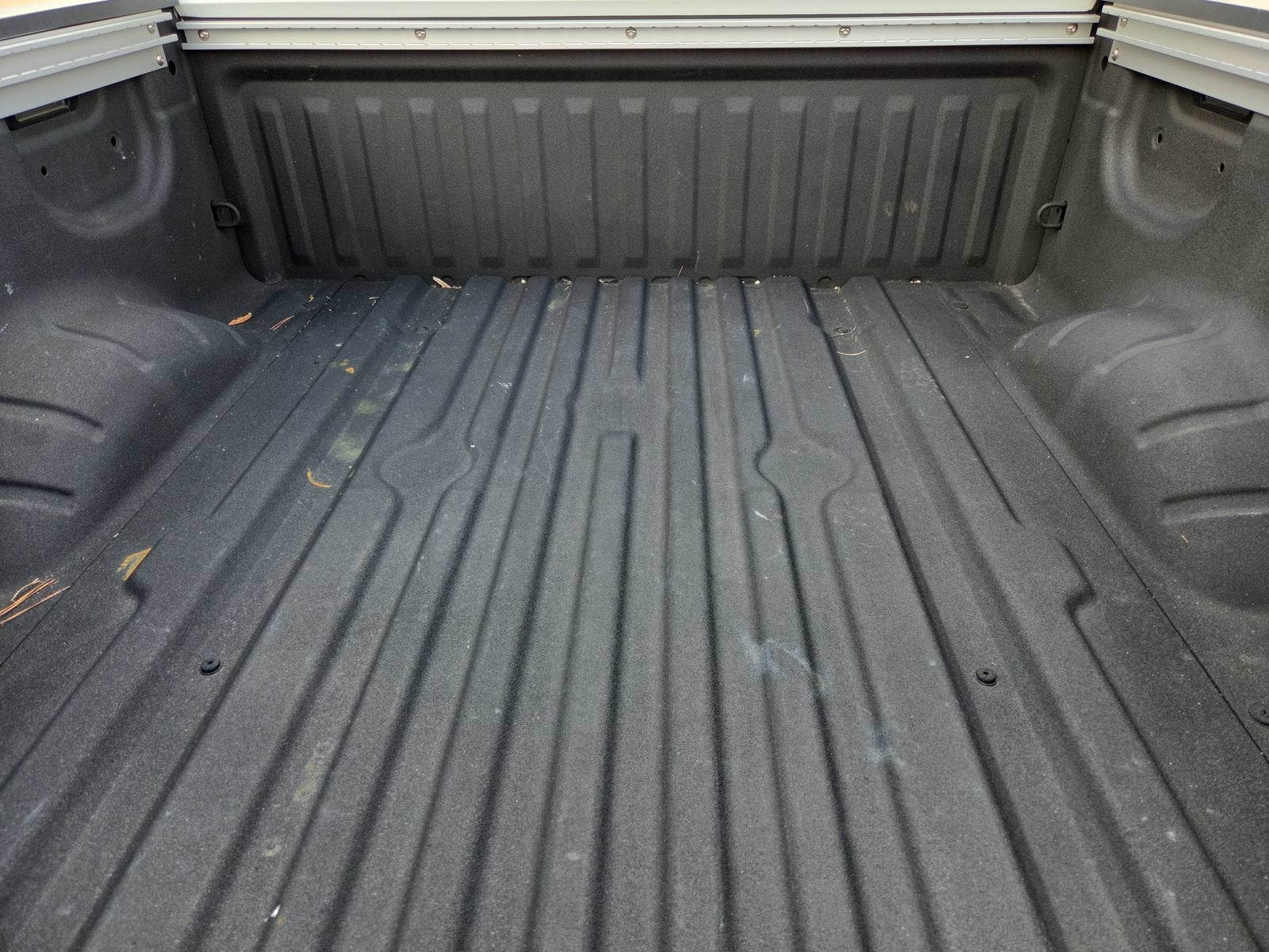 2024 Nissan TITAN Crew Cab SV 4x2