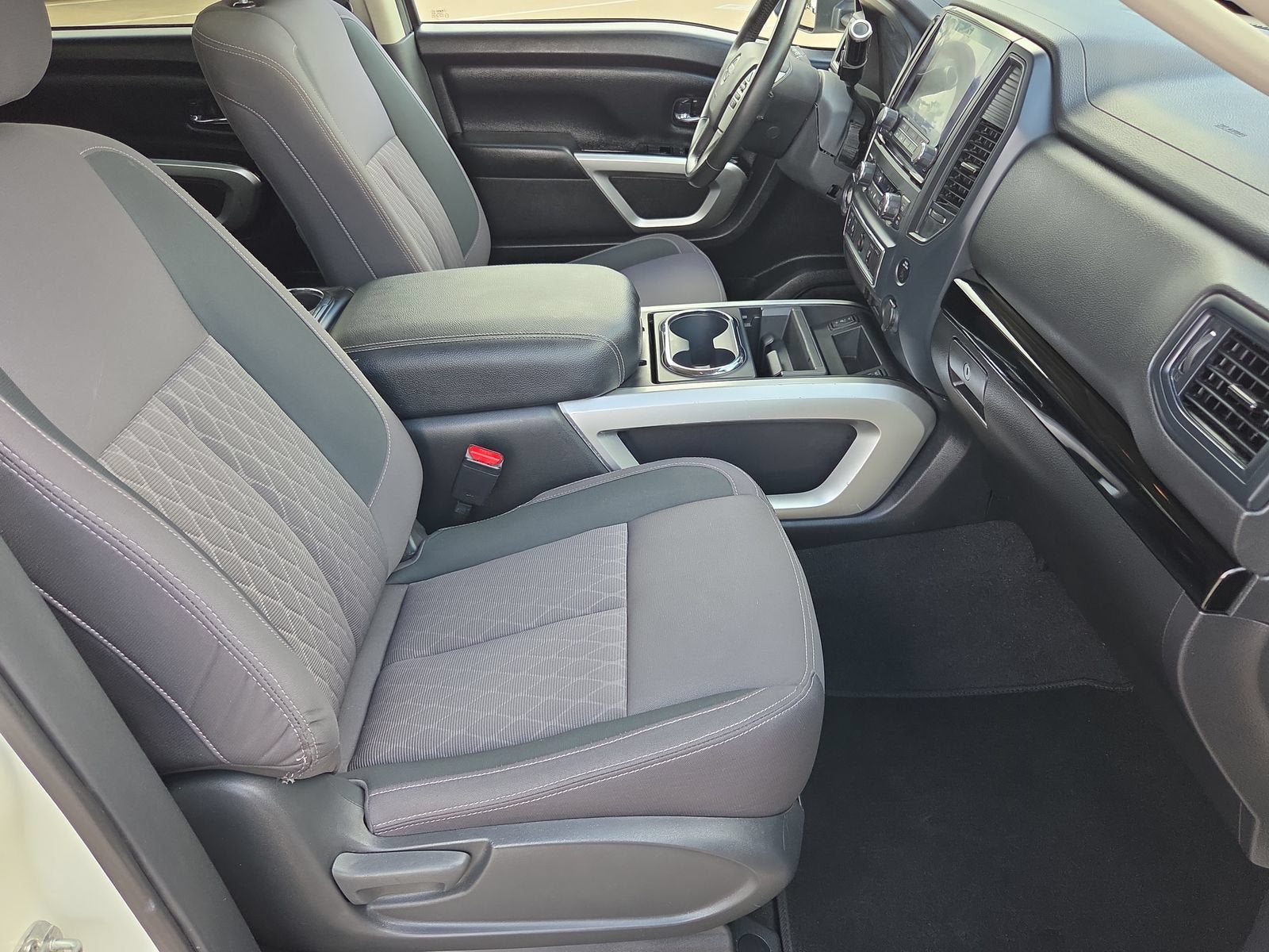 2024 Nissan TITAN Crew Cab SV 4x2